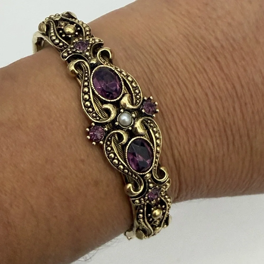 Vintage Avon 1974 Queensbury Victorian Purple Amethyst Glass Hinged Bracelet 7